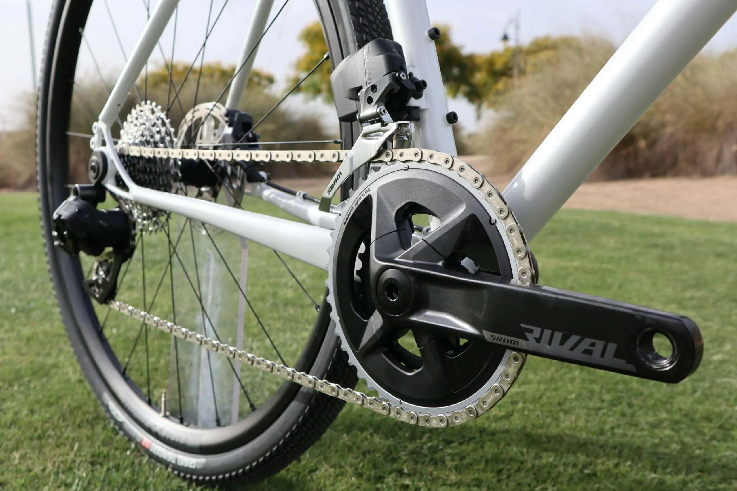 Wheels and cockpit detail of Oxia Corremundos