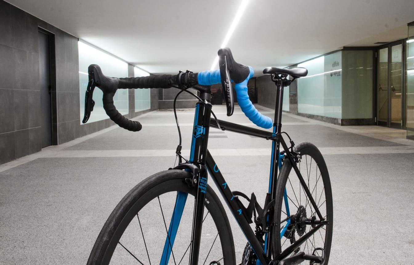 Bicicleta de acero de carretera a medida